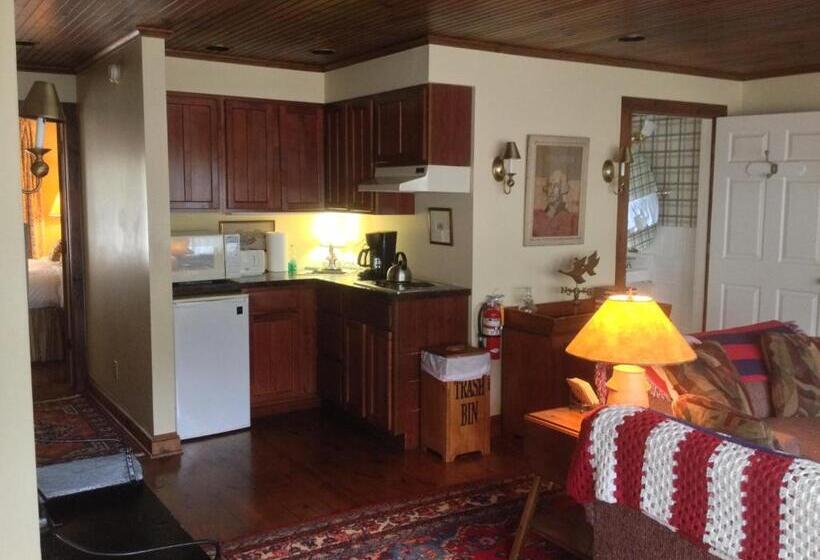 مبيت وإفطار The White House Inn