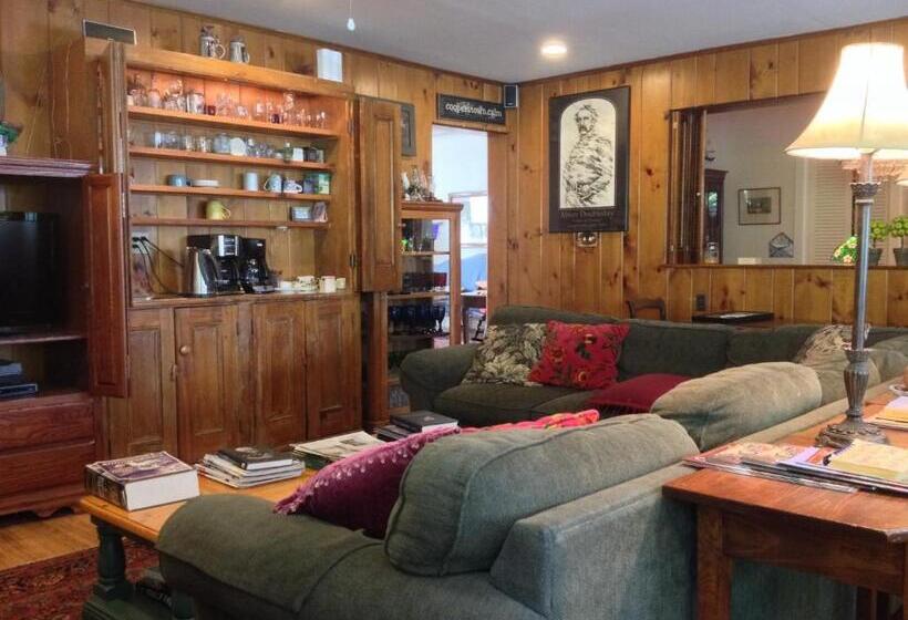 مبيت وإفطار The White House Inn