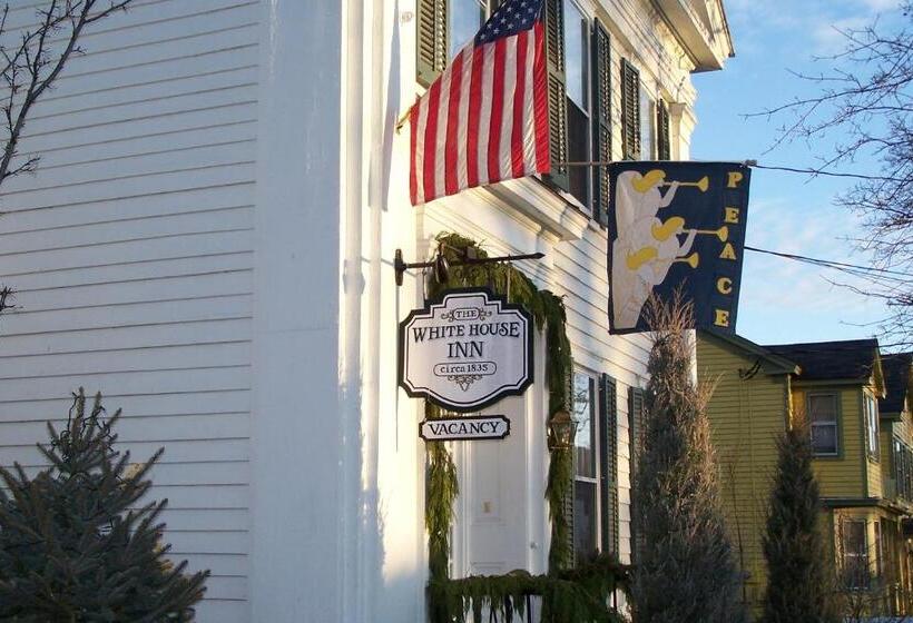 مبيت وإفطار The White House Inn