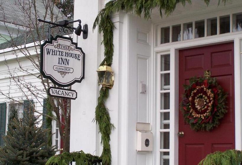 مبيت وإفطار The White House Inn