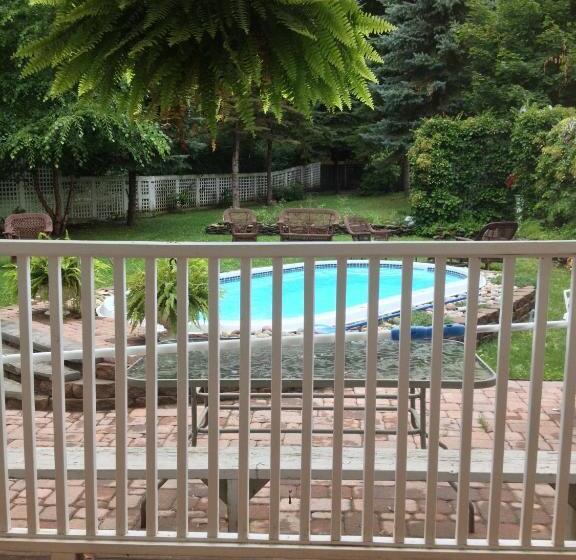 مبيت وإفطار The White House Inn