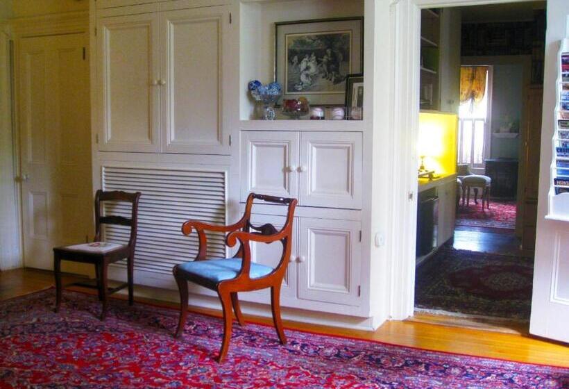 مبيت وإفطار The White House Inn