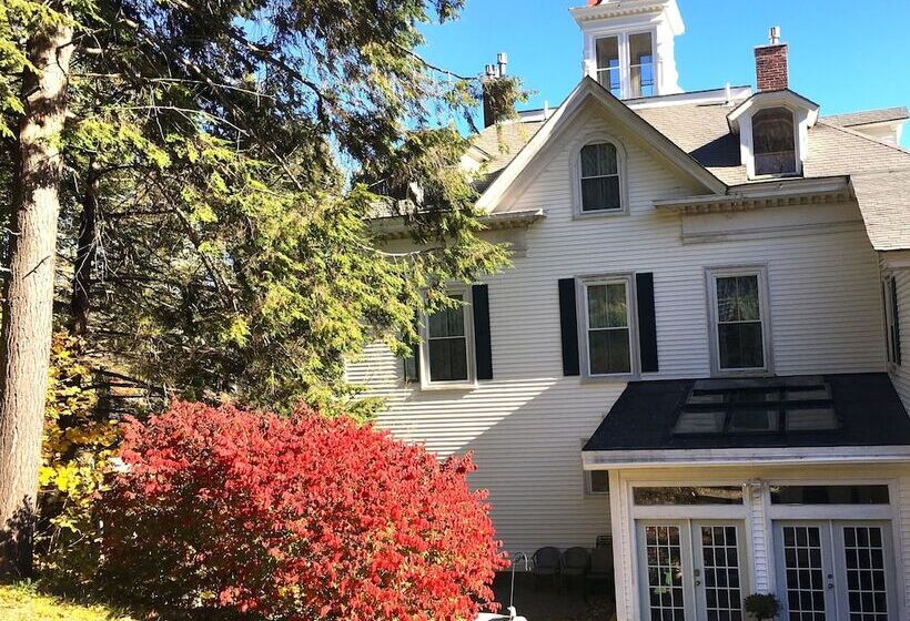 Center Harbor Sutton House B & B