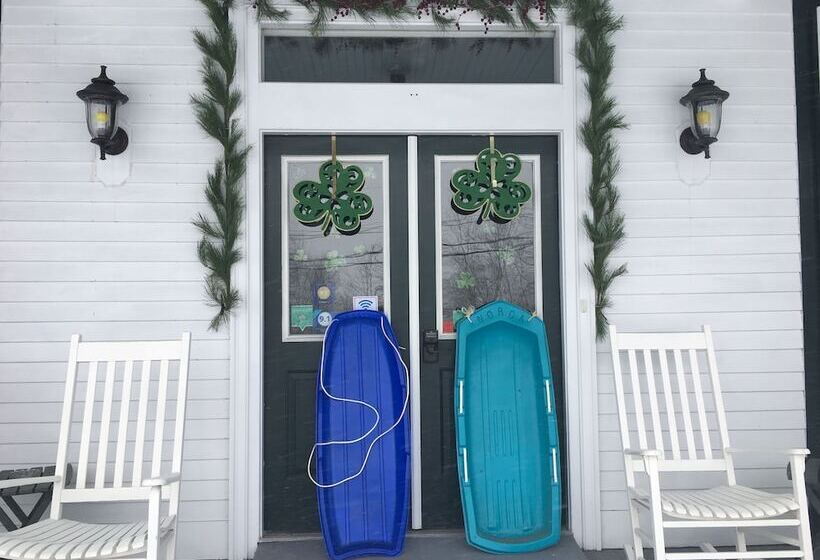 Center Harbor Sutton House B & B