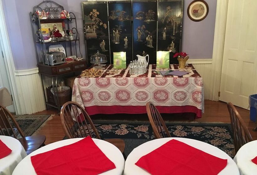 Center Harbor Sutton House B & B