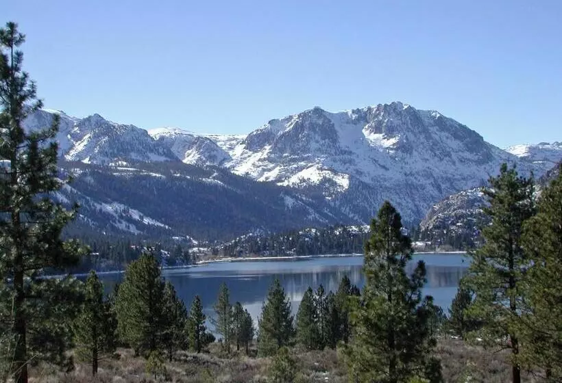 Hotelli Lake Front Cabins
