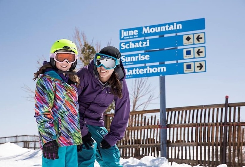 هتل Lake Front Cabins