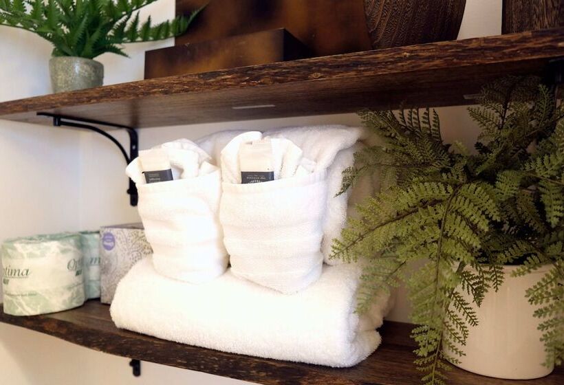 هتل Lake Front Cabins