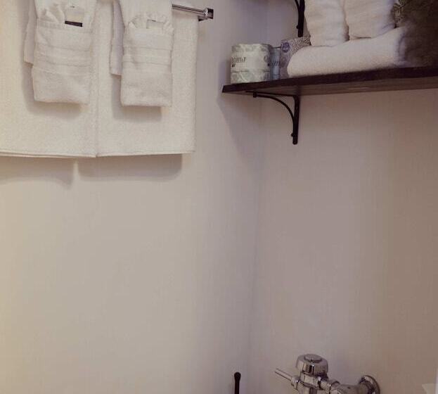 هتل Lake Front Cabins