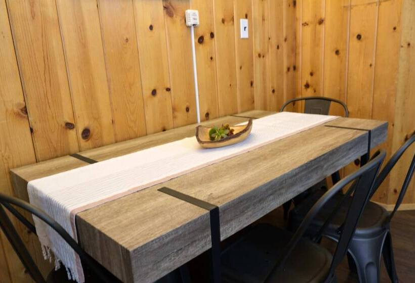 هتل Lake Front Cabins