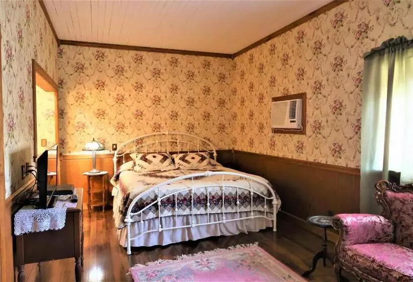 Mariposa Hotel Inn