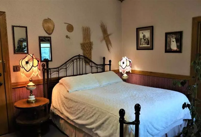 Mariposa Hotel Inn