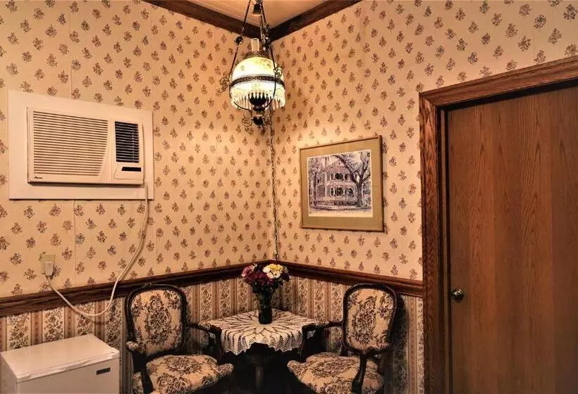 Mariposa Hotel Inn