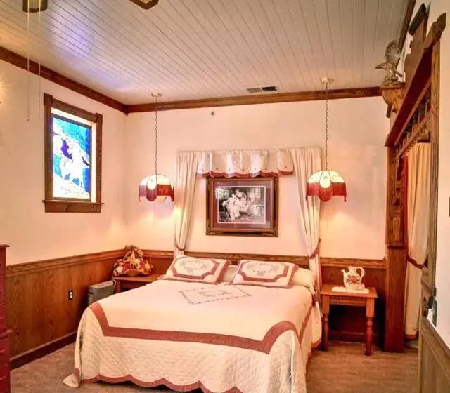 Mariposa Hotel Inn