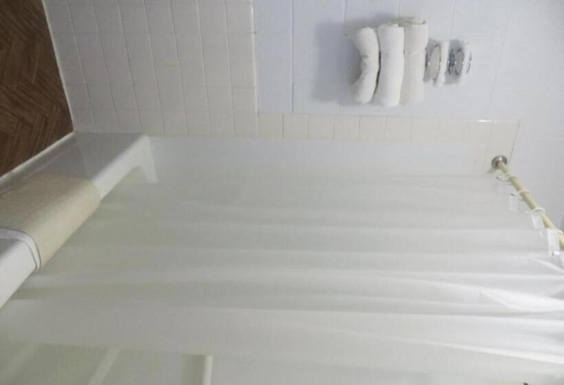 Мотель Budget Inn Adair