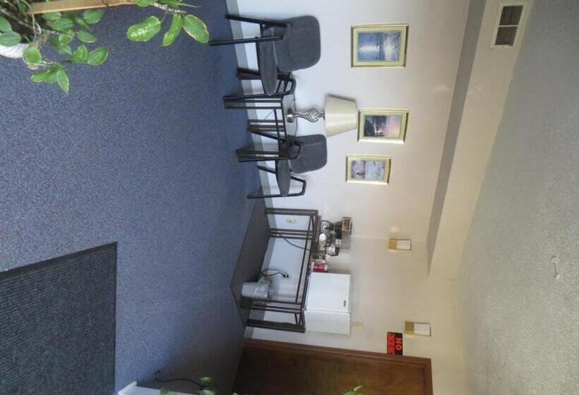 Мотель Budget Inn Adair