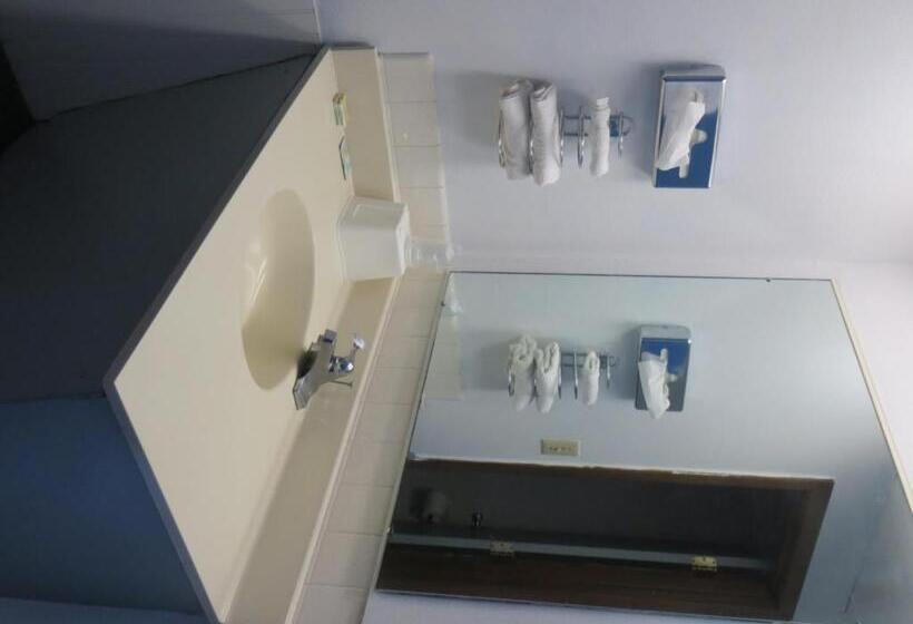 Мотель Budget Inn Adair