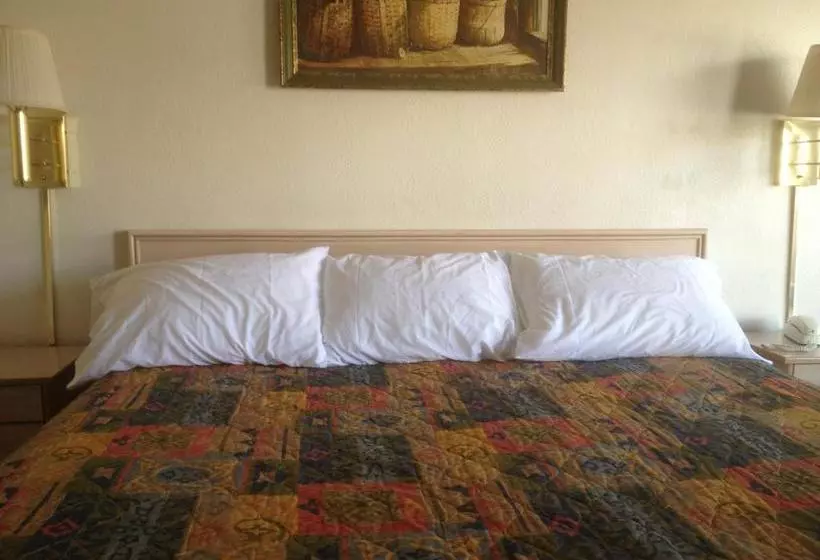 モーテル Economy Inn Alamogordo