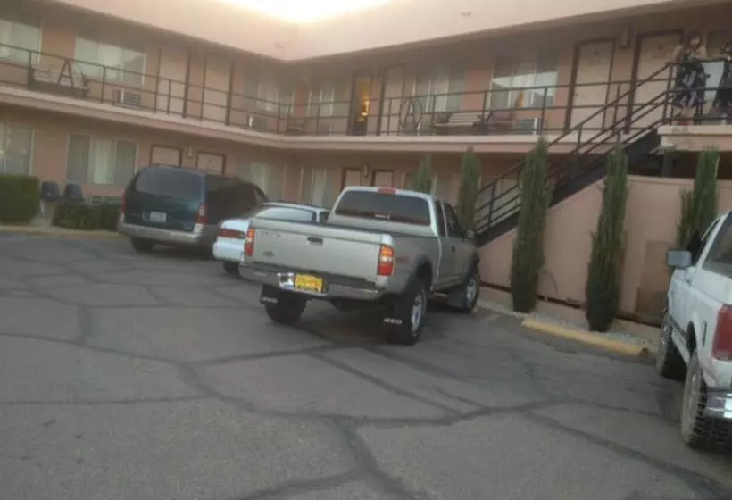 モーテル Economy Inn Alamogordo