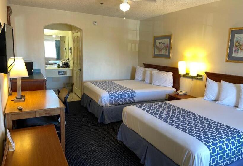 فندق على الطريق Flamingo Inn