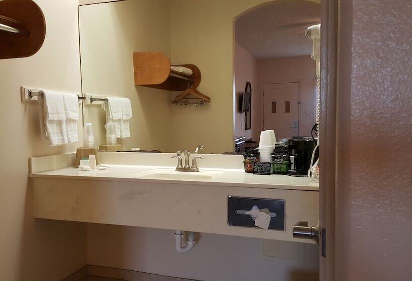 فندق على الطريق Flamingo Inn