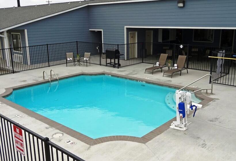 Motelli Kenedy Inn And Suites