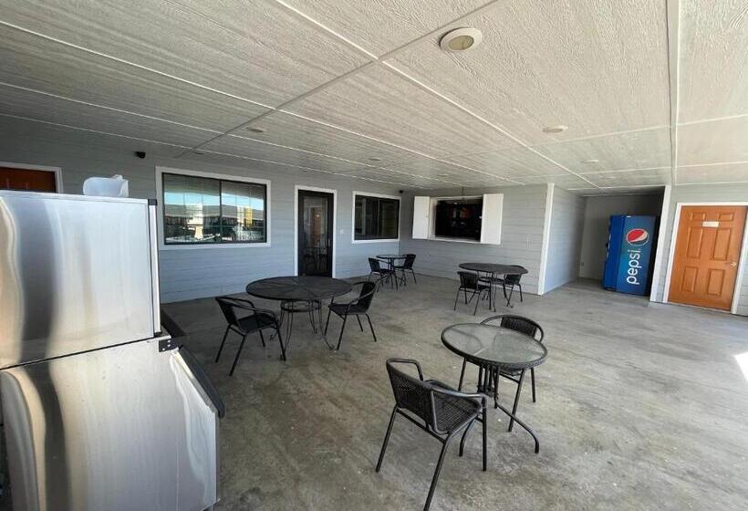 Motelli Kenedy Inn And Suites