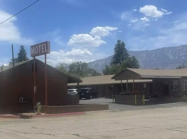 Motelli Lone Pine Budget Inn