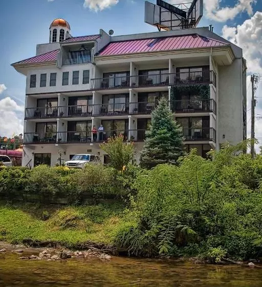 モーテル Rivergate Mountain Lodge