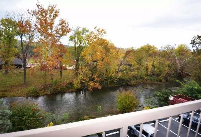 モーテル Rivergate Mountain Lodge
