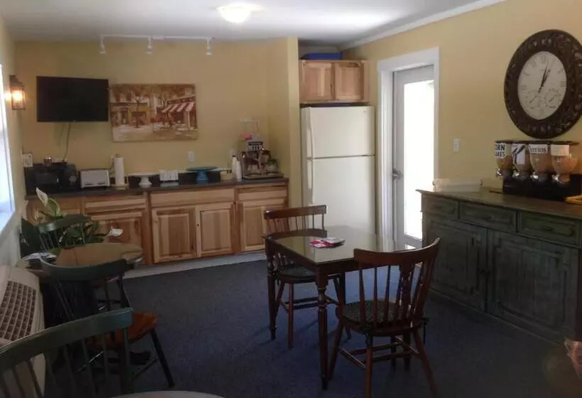 モーテル Schooner Bay Motor Inn