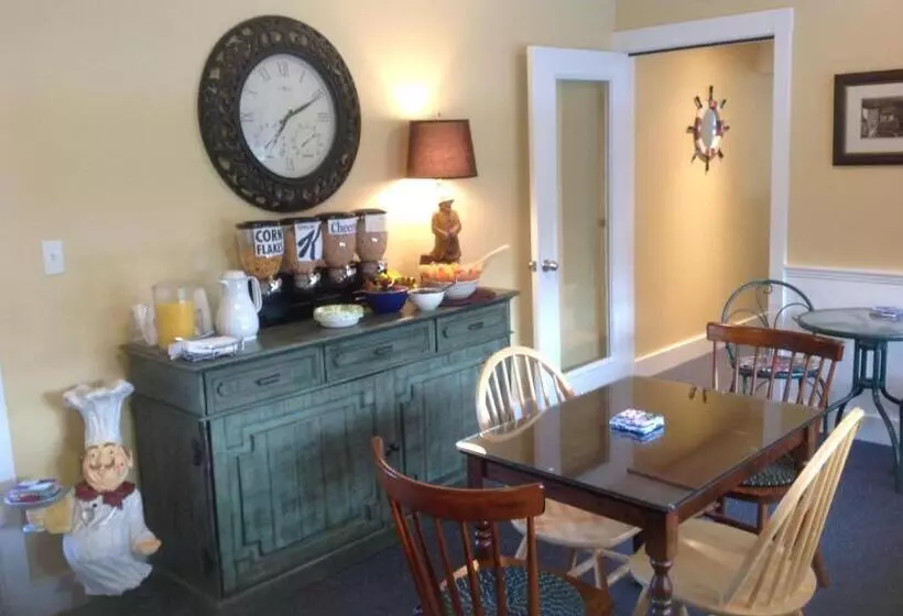 モーテル Schooner Bay Motor Inn