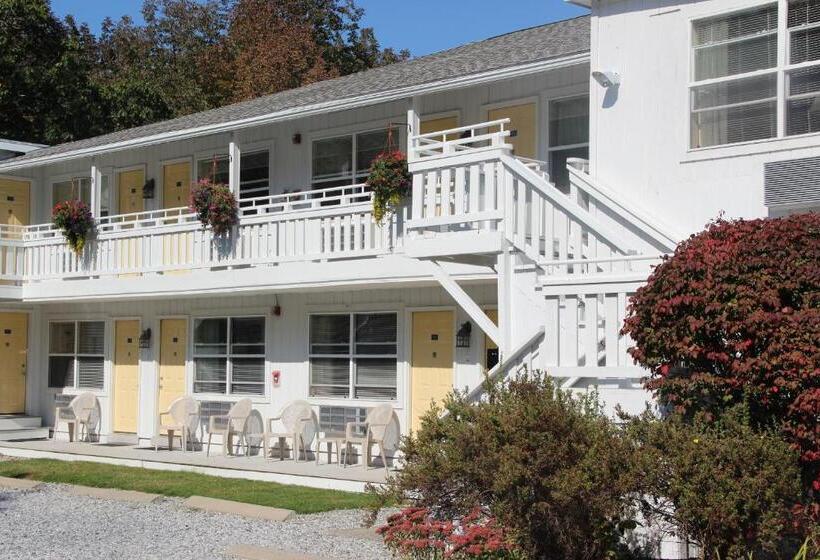 فندق على الطريق Schooner Bay Motor Inn