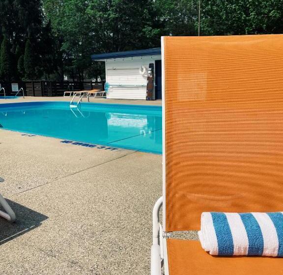 فندق على الطريق Starlite Resort