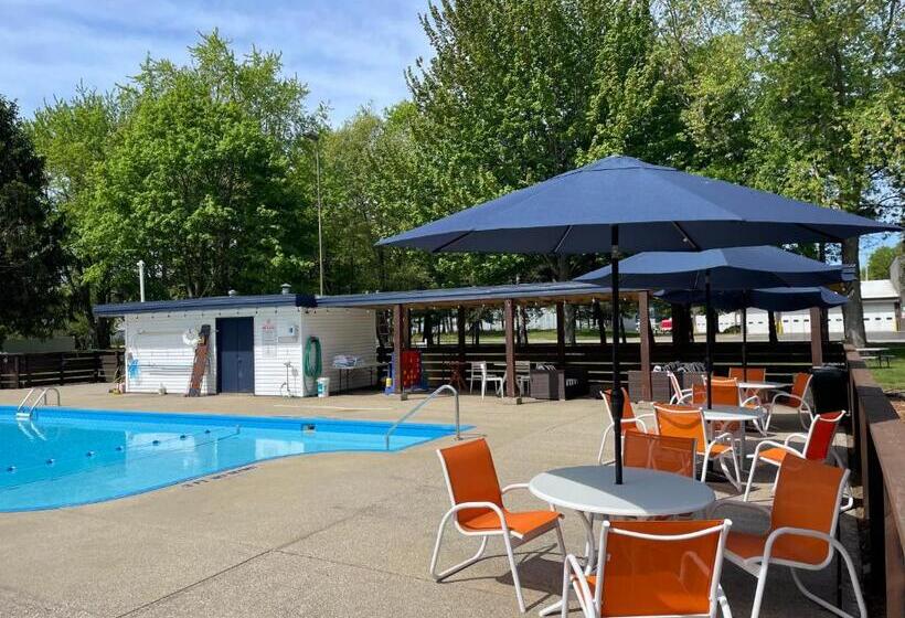 فندق على الطريق Starlite Resort