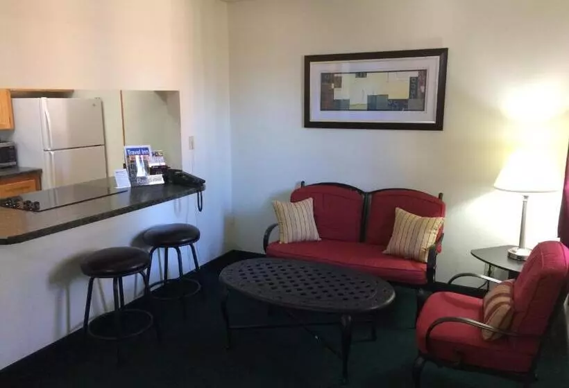 Motelli Travel Inn & Suites