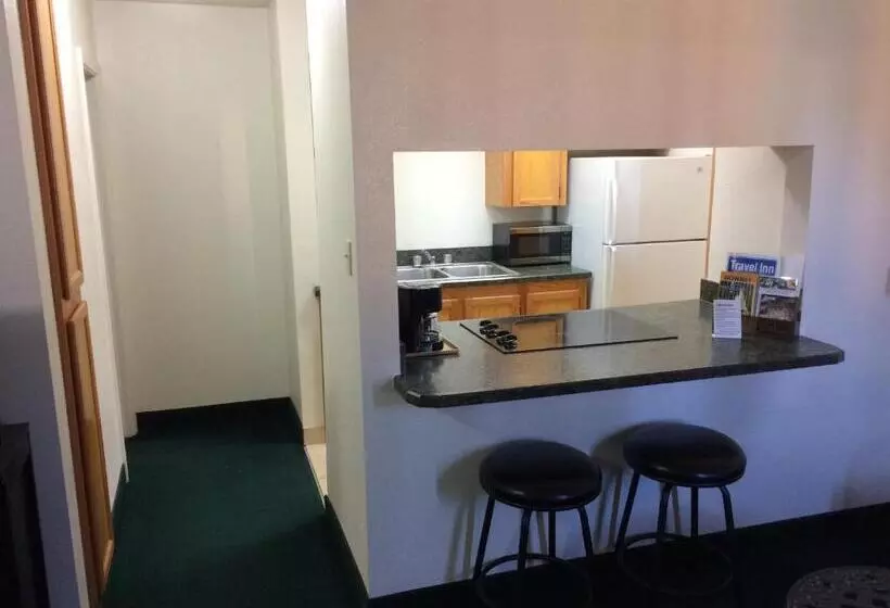 Motelli Travel Inn & Suites