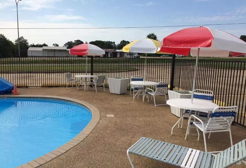 Motelli Travel Inn & Suites