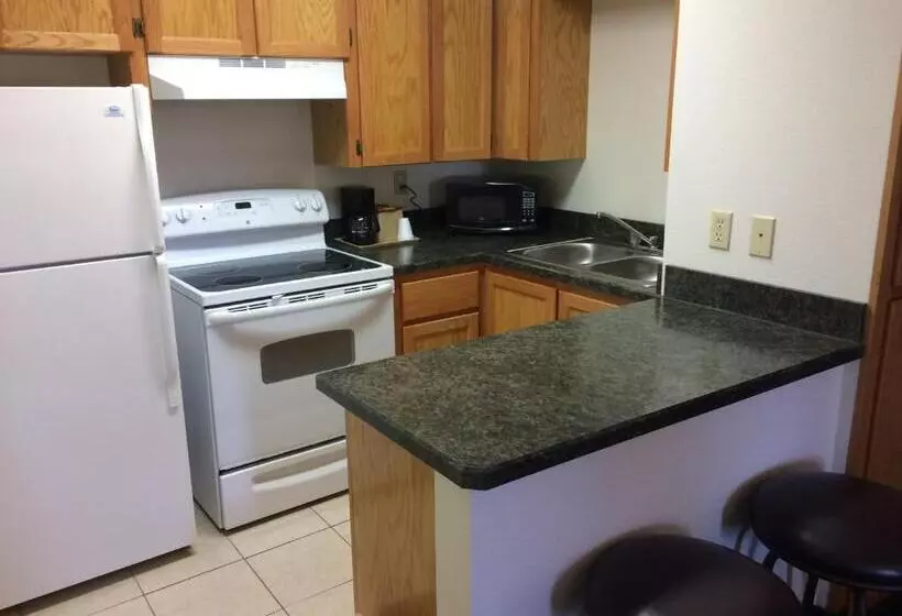 Motelli Travel Inn & Suites