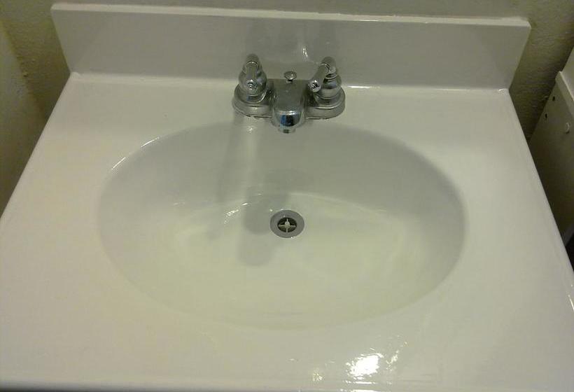 فندق على الطريق Travel Inn