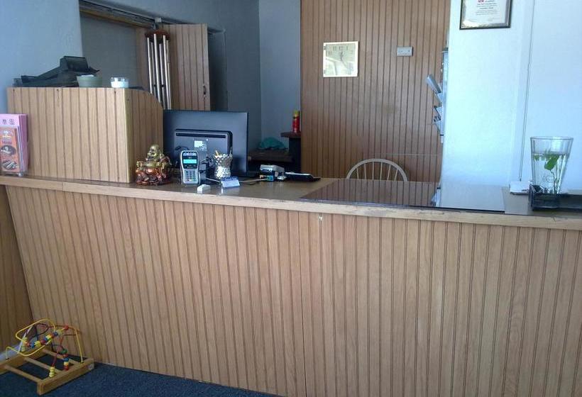 فندق على الطريق Travel Inn