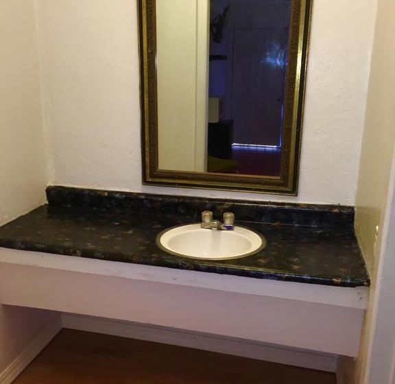 فندق على الطريق Travel Inn