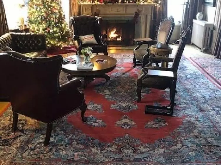 Pendleton House Historic Inn And B&b