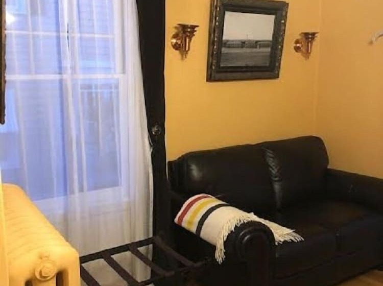 Pendleton House Historic Inn And B&b