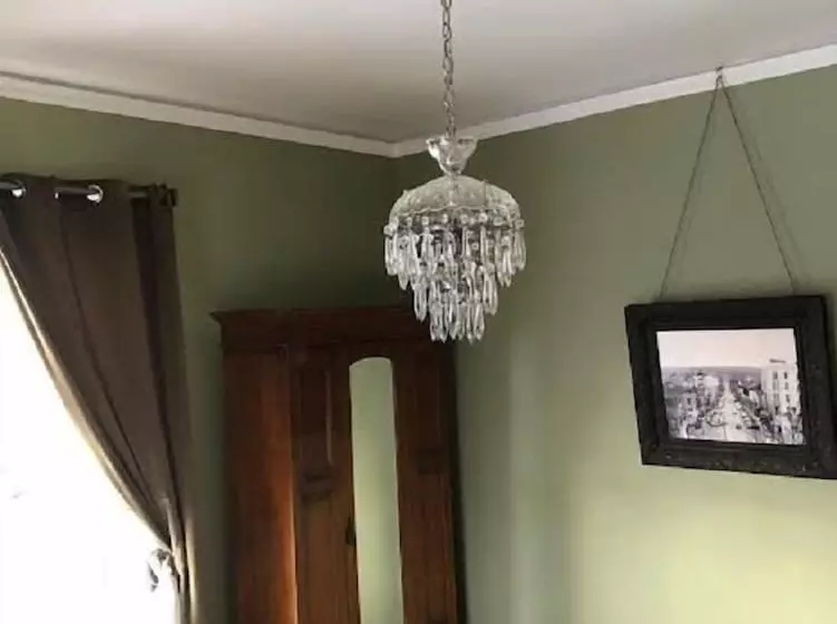 Pendleton House Historic Inn And B&b