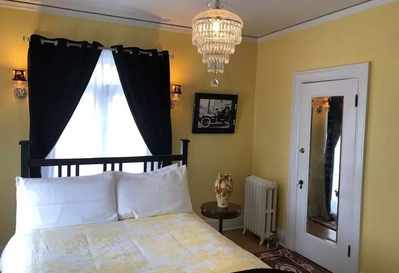 Pendleton House Historic Inn And B&b