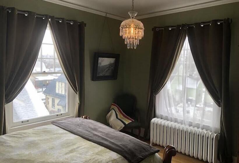 Pendleton House Historic Inn And B&b