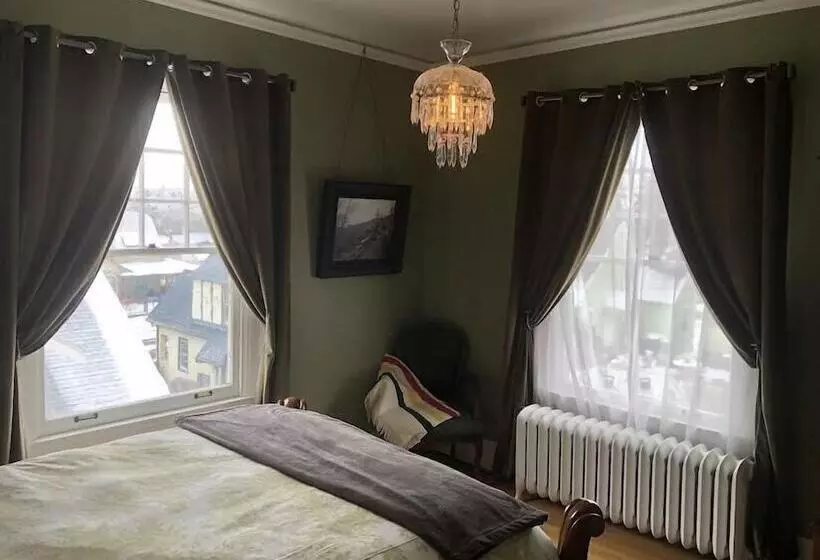 Pendleton House Historic Inn And B&b