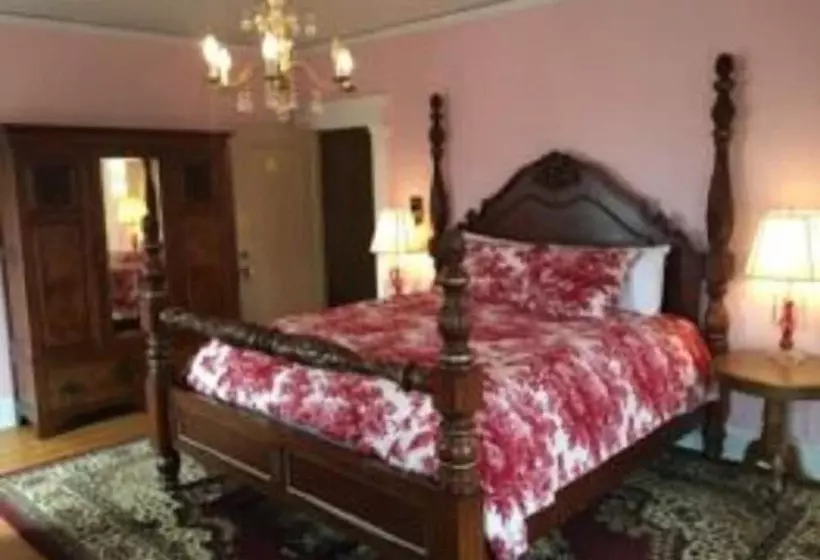 Pendleton House Historic Inn And B&b
