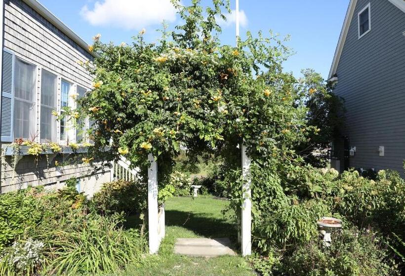 An English Garden Bed & Breakfast